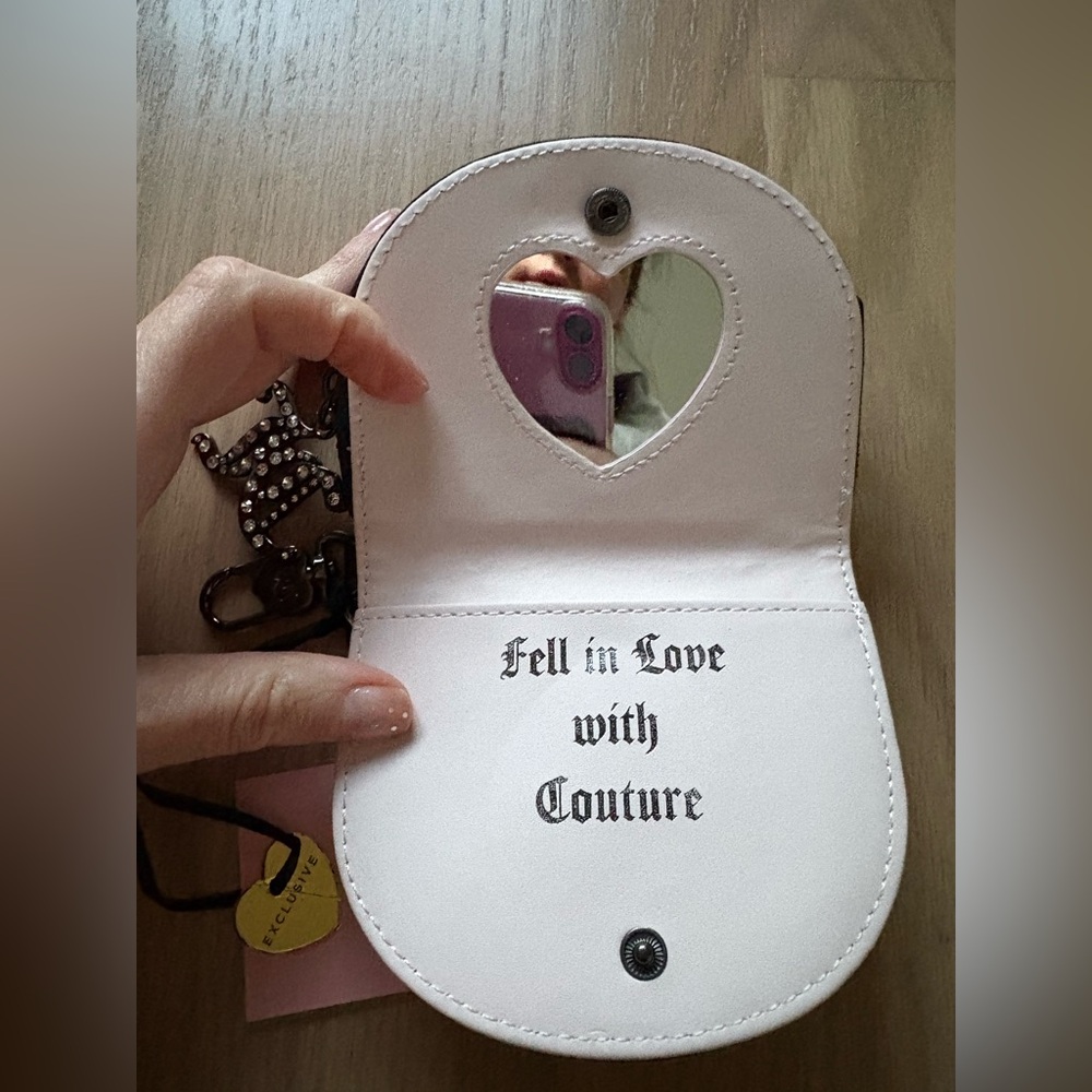 New juicy couture taking the lead half moon wallet - Picture 4 of 5